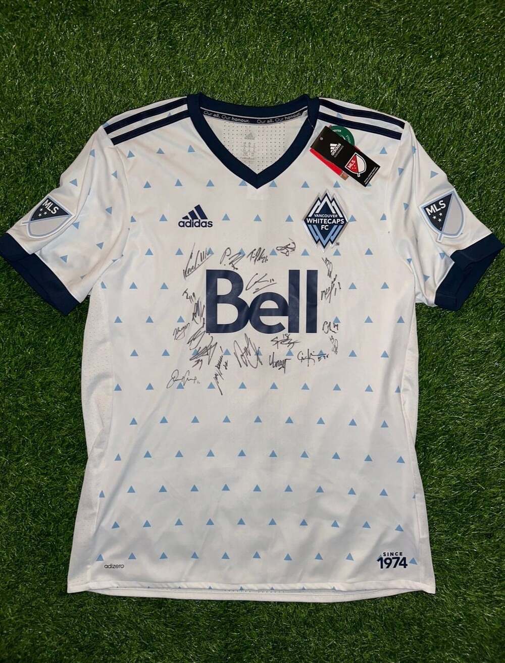 Adidas Vancouver Whitecaps FC Size XL Signed Jersey